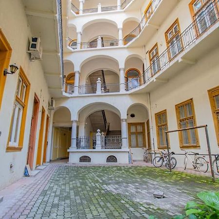Cute Gallery Flat In Dob Str, Mars Budapeste Exterior foto