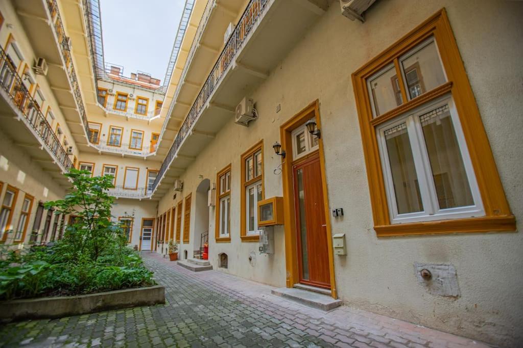 Cute Gallery Flat In Dob Str, Mars Budapeste Exterior foto
