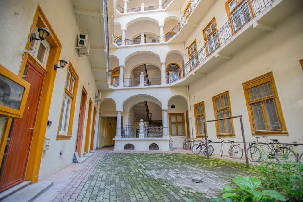Cute Gallery Flat In Dob Str, Mars Budapeste Exterior foto